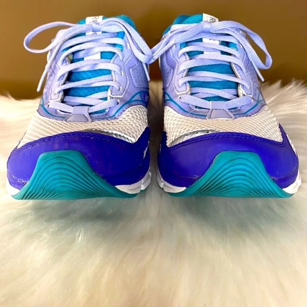 REEBOK tennis shoes 7.5